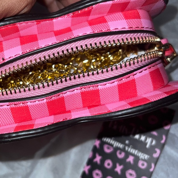 *RESTOCK*: Betty Boop X Unique Vintage Red & Pink Betty Boop Heart Purse - Picture 5 of 11